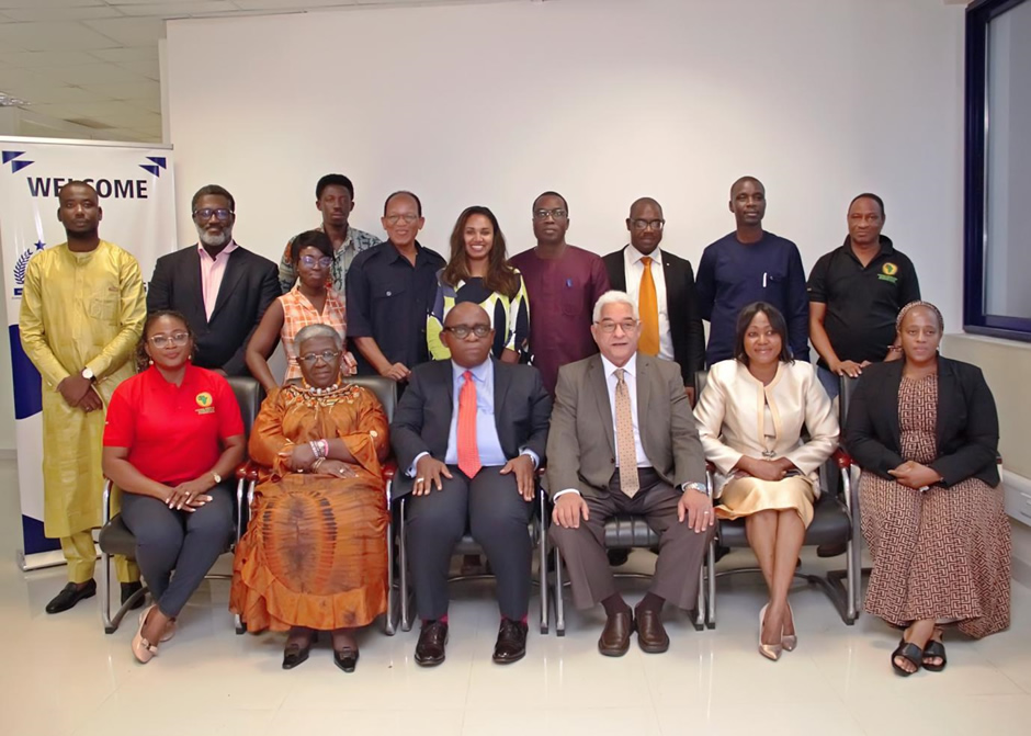 Group picture of APRM and IoD-Gh to Strengthen Ghanaian MSMSEs for AfCFTA.